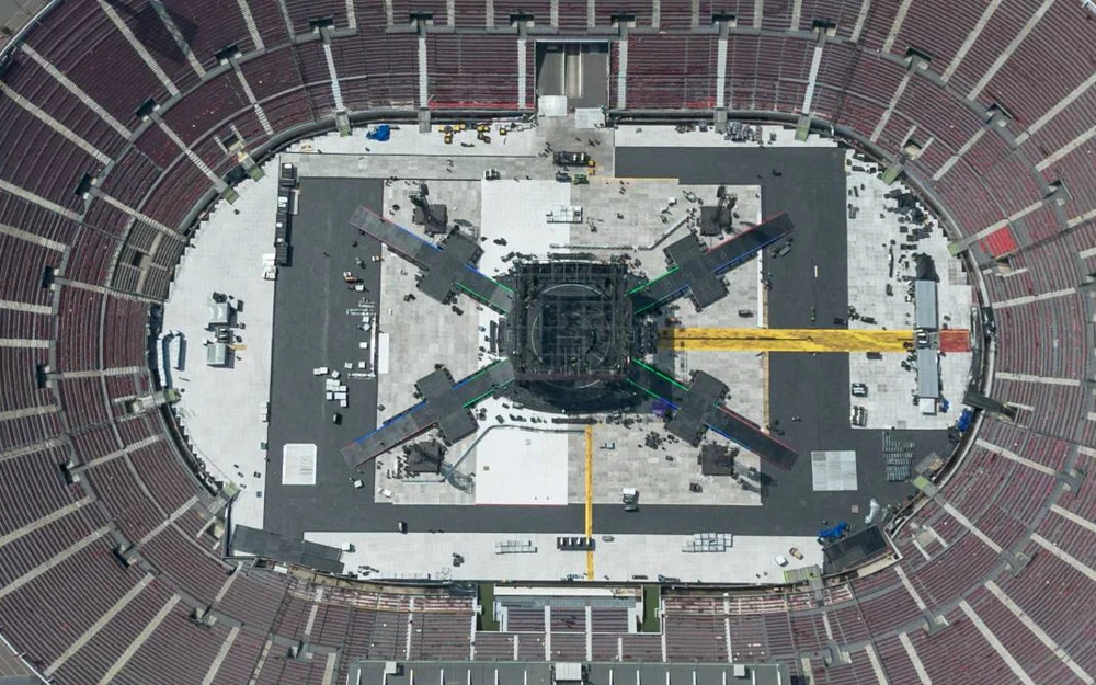 Cooperativa muestra el montaje del escenario de BTS en Chile antes de la lluvia