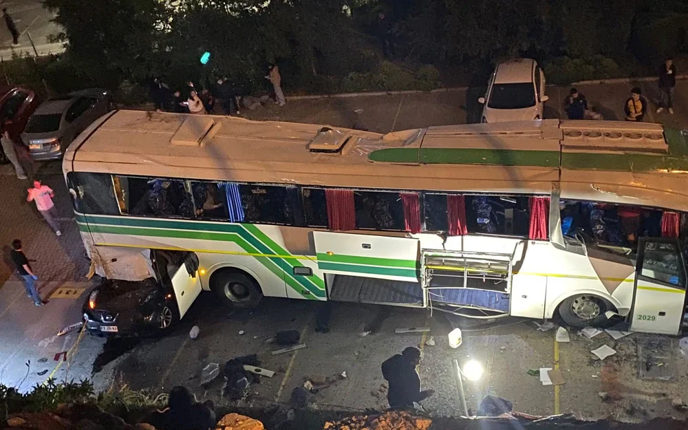 Justicia amplía detención de conductor de bus que se desbarrancó en Placeres y formalizará el miércoles