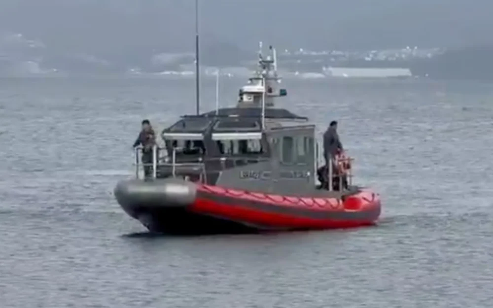 Armada amplía búsqueda en la Bahía de Concepción: tercer día sin rastro de la persona desaparecida