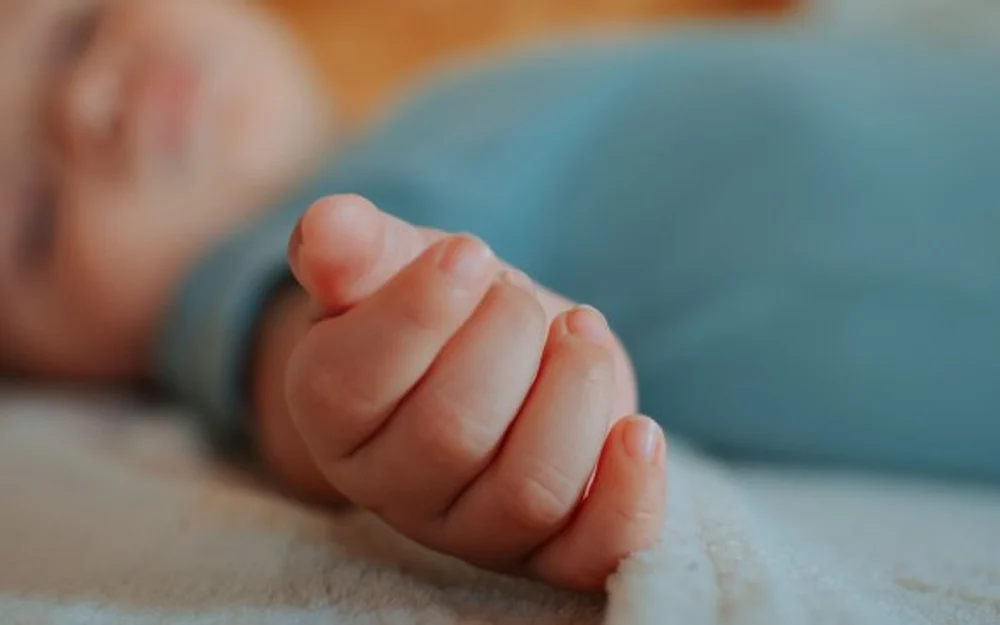 Pareja de Florida lleva a la justicia a clínica de fertilidad por un embrión con esperma ajeno