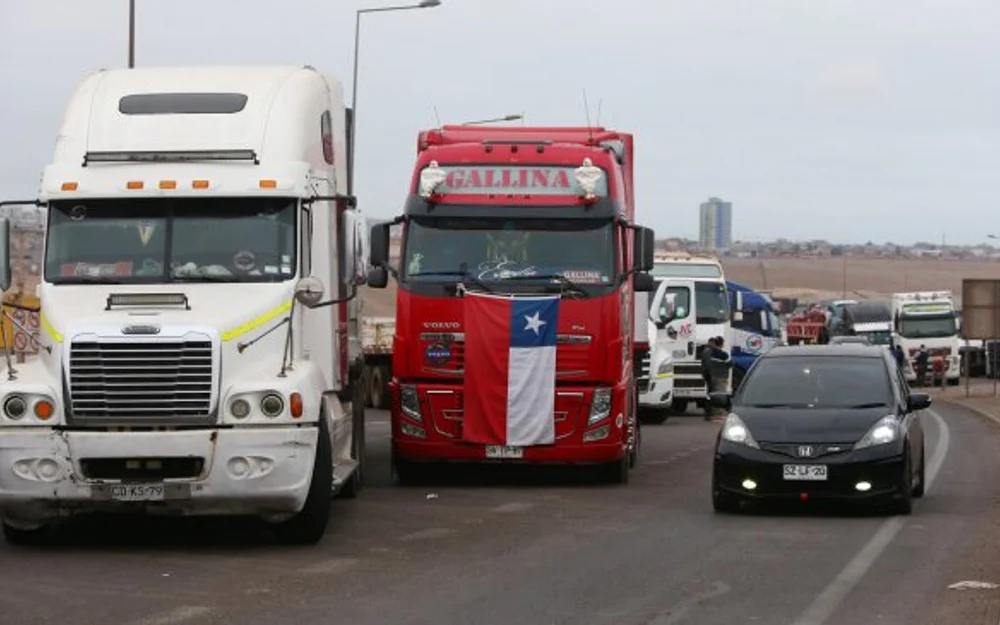 Camioneros exigen al Gobierno transparentar medidas por posible alza del diésel