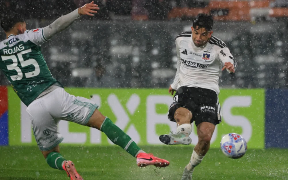 Lluvia en el Monumental suspende la revancha entre Colo Colo y Puerto Montt