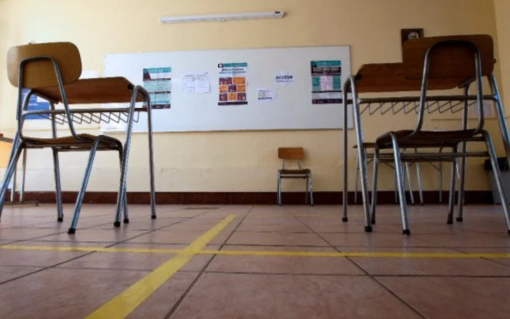 Mineduc suspende clases en 10 comunas de la RM por alerta roja tras aluvión en San Carlos de Apoquindo
