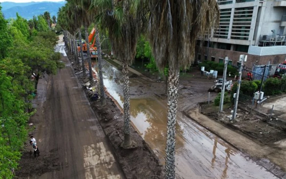 Fiscalía por aluvión en San Carlos de Apoquindo: indaga si hubo deberes de prevención incumplidos