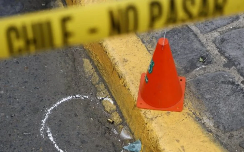 Tres detenidos por asalto a mujer en barrio Franklin: arma incautada tenía encargo por robo