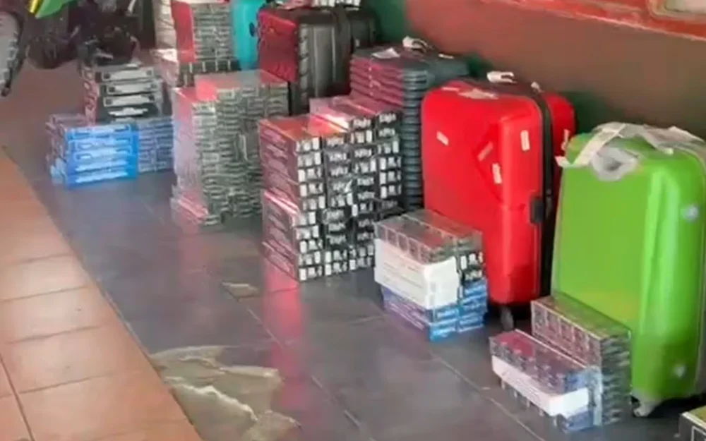 Fiscalía formaliza a 14 mineros por contrabando de 534 cartones de cigarrillos en el aeropuerto de Calama