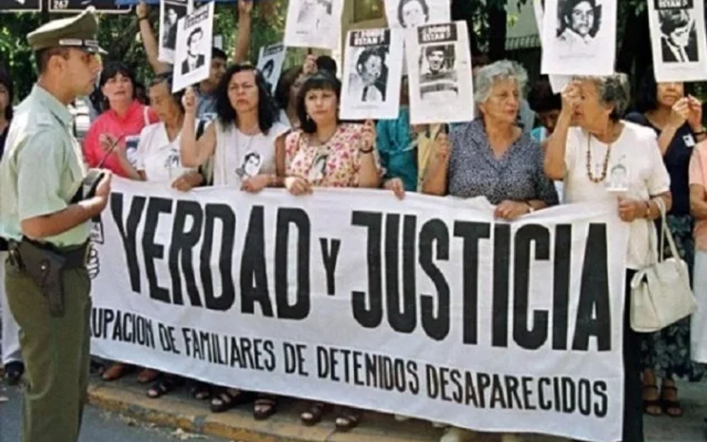 Amnistía Internacional Chile advierte sobre el "olvido forzado" en el aniversario del 11 de septiembre