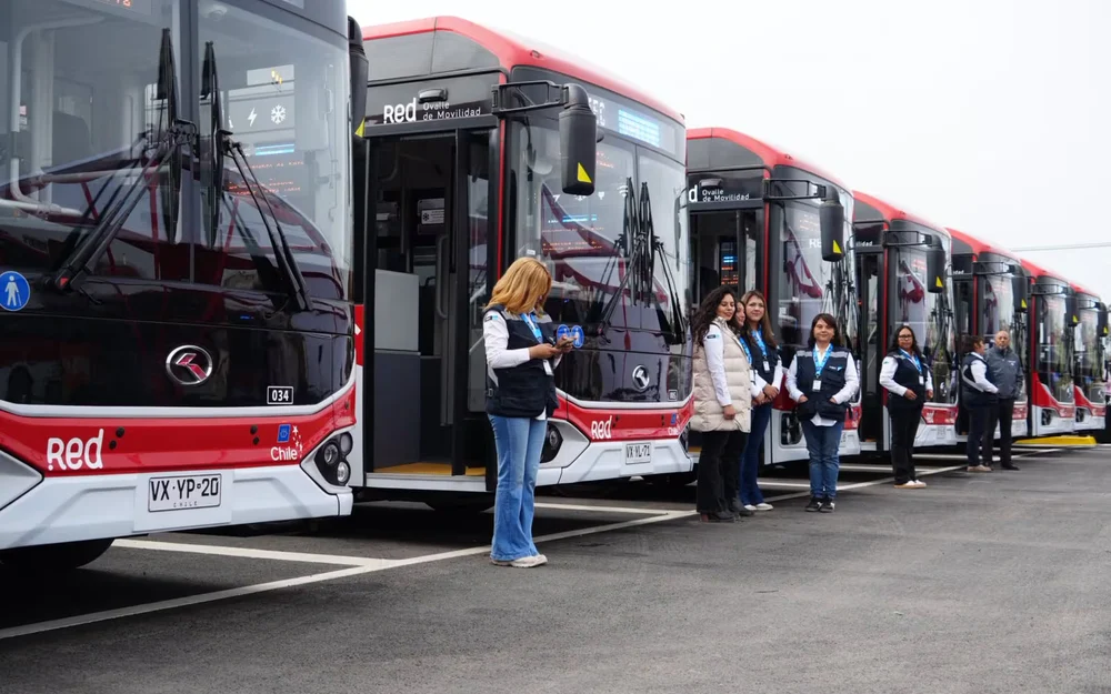 Ovalle estrena 41 buses eléctricos con pago digital y tarifas desde $160