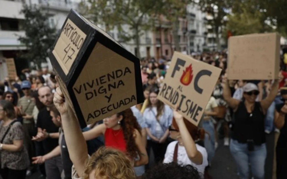 Justicia española ordena desalojar a refugiada rusa que denunció violencia machista en Barcelona