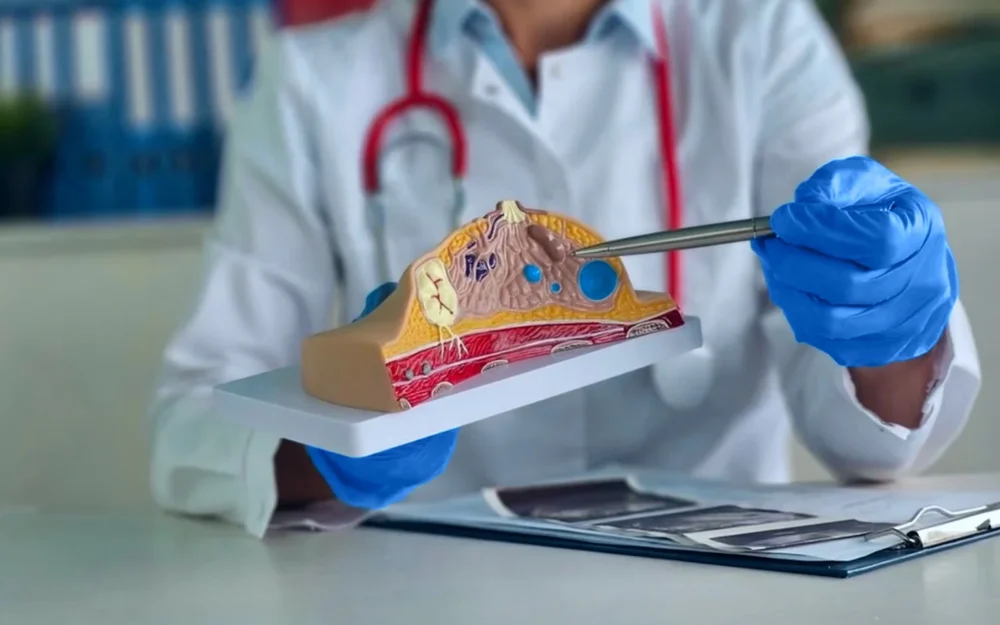 Estudio revela que 10 servicios de salud concentran el 62% del financiamiento GES para cáncer en Chile