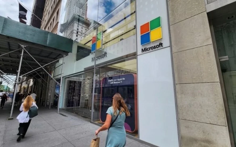 Microsoft fija un código de conducta para sus modelos de IA y exige que sigan bajo control humano