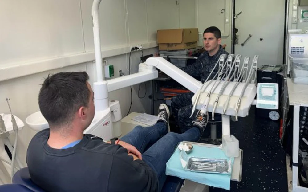 Armada atiende a 491 pacientes en operativo médico dental en Chaitén