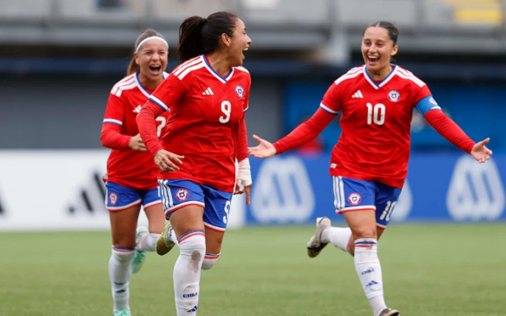 Chile golea 7-0 a Bolivia con triplete de Adriana Moreno en La Florida
