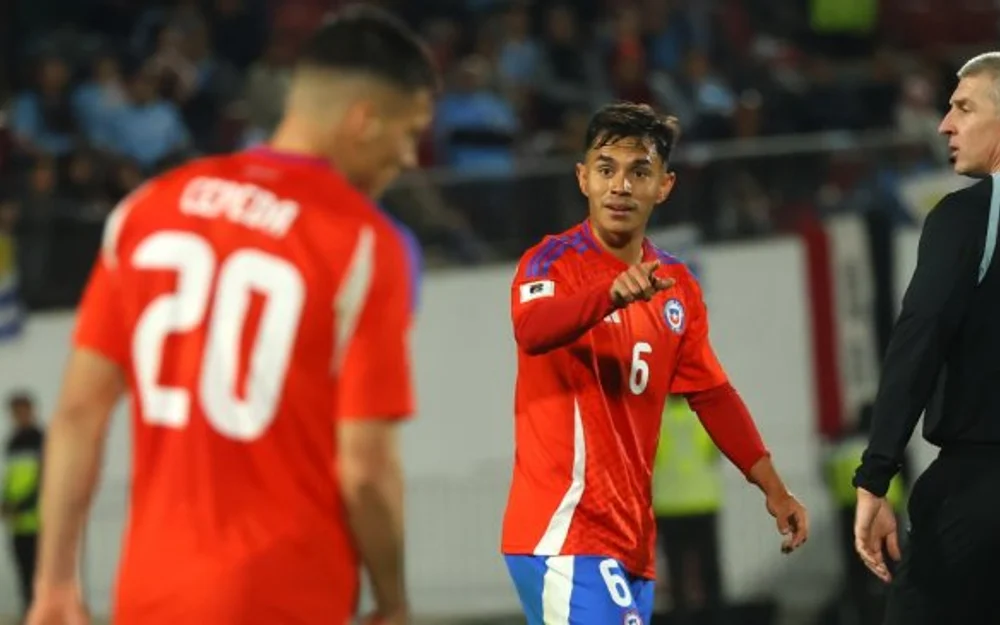 Chile cierra la gira por Norteamérica con un 2-0 sobre México y Pizarro pide mesura