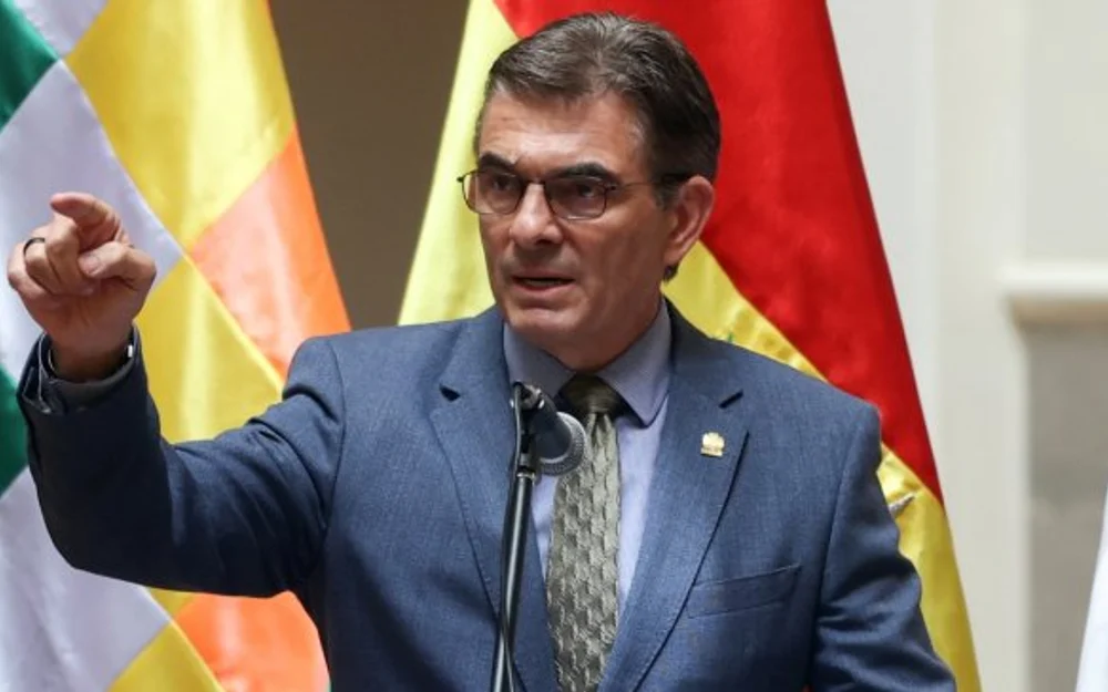 Paz llama a refundar la justicia boliviana tras la caída del fiscal general