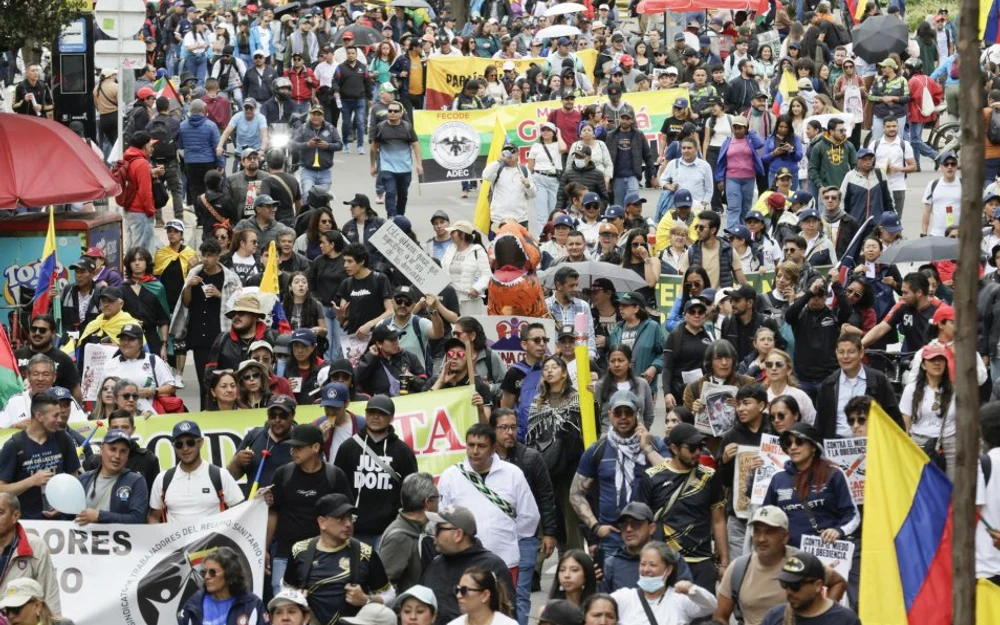 Colombianos marchan contra el presidente De La Espriella en la primera protesta de su mandato
